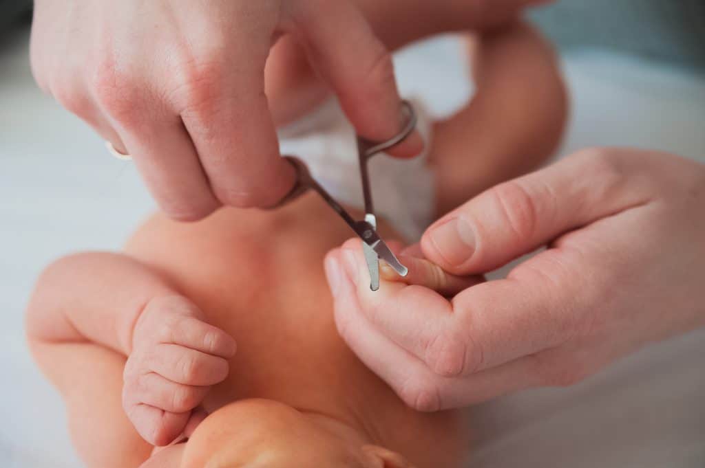 Quand Couper Les Ongles De Bebe Justice Papa